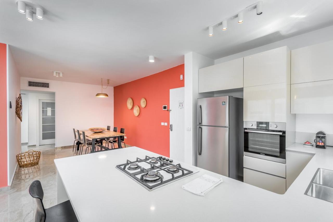 3 Bedrooms Apt Balcony & Parking Near Banana Beach Tel Aviv Exterior foto