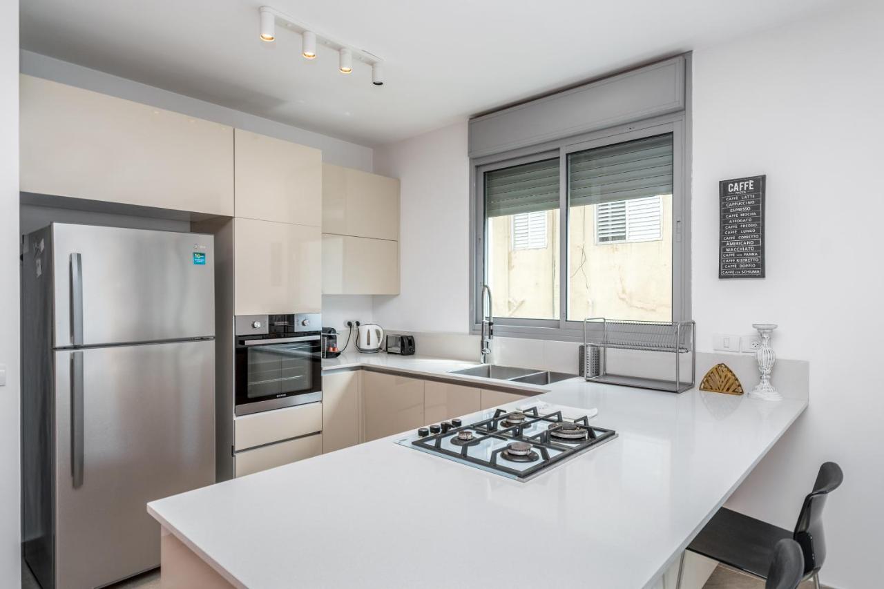 3 Bedrooms Apt Balcony & Parking Near Banana Beach Tel Aviv Exterior foto
