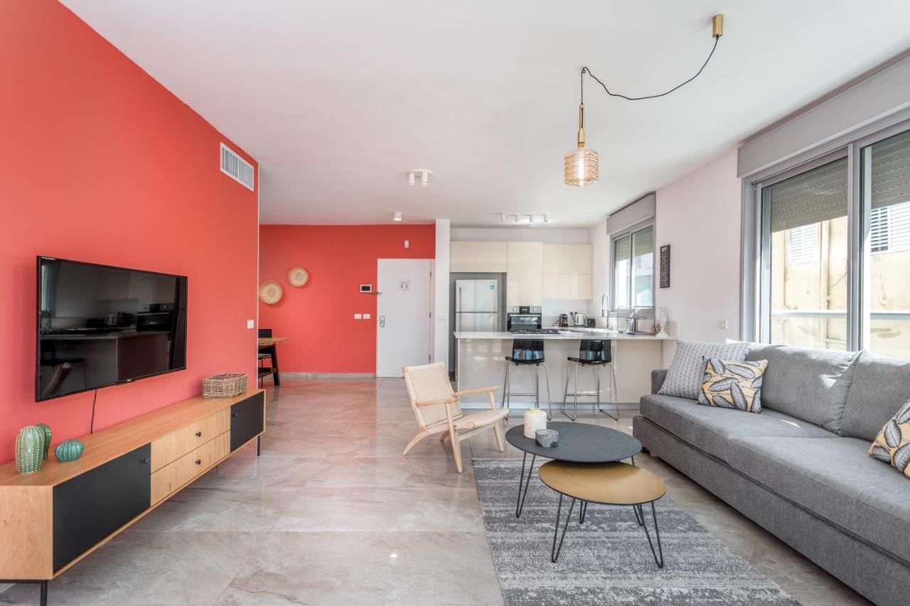3 Bedrooms Apt Balcony & Parking Near Banana Beach Tel Aviv Exterior foto